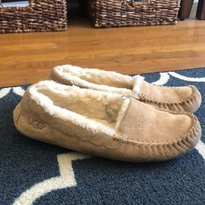 Womens Ugg Moccasins Size 9